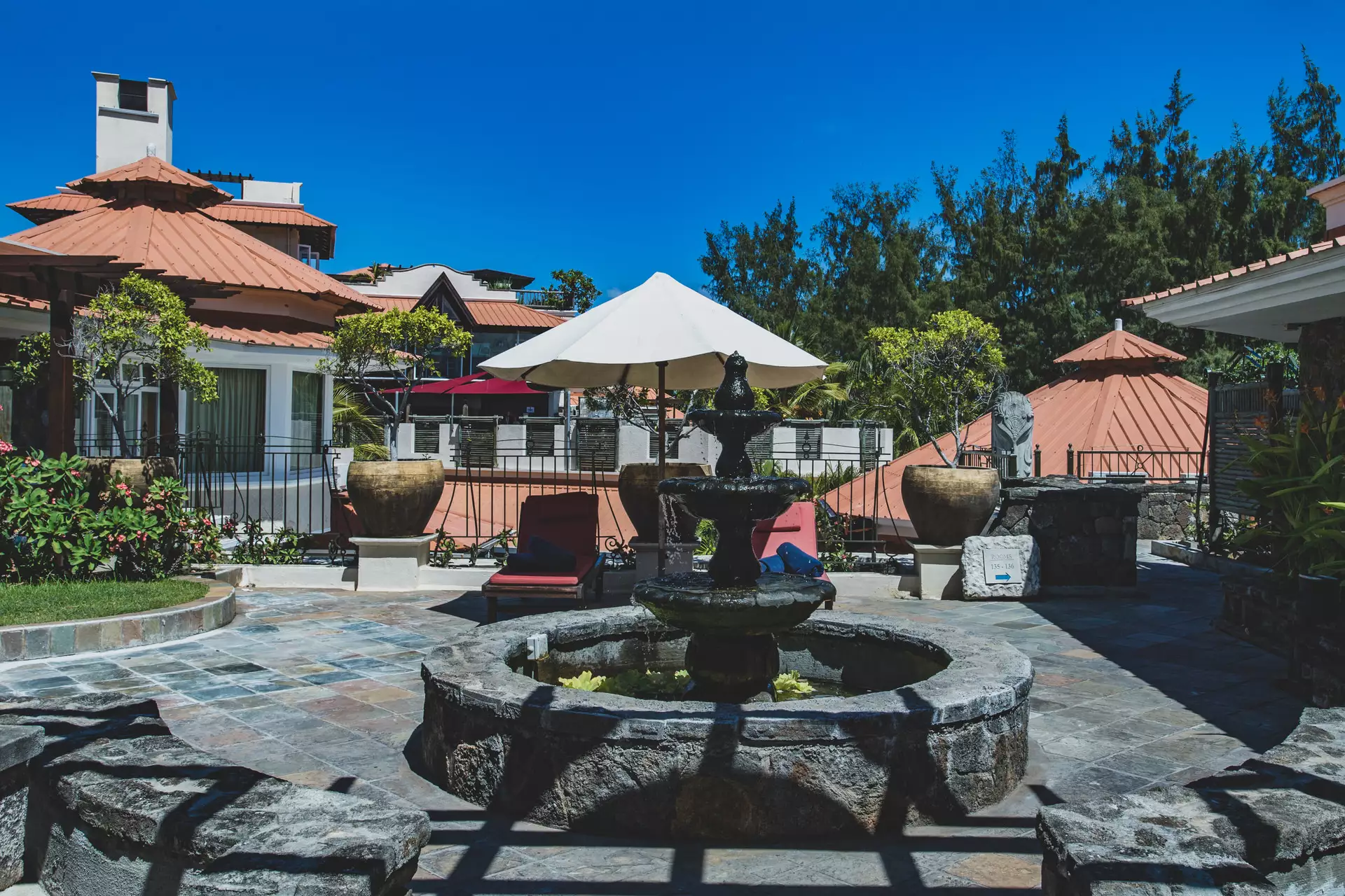 Aanari - Courtyard - Mauritius.com (3).webp