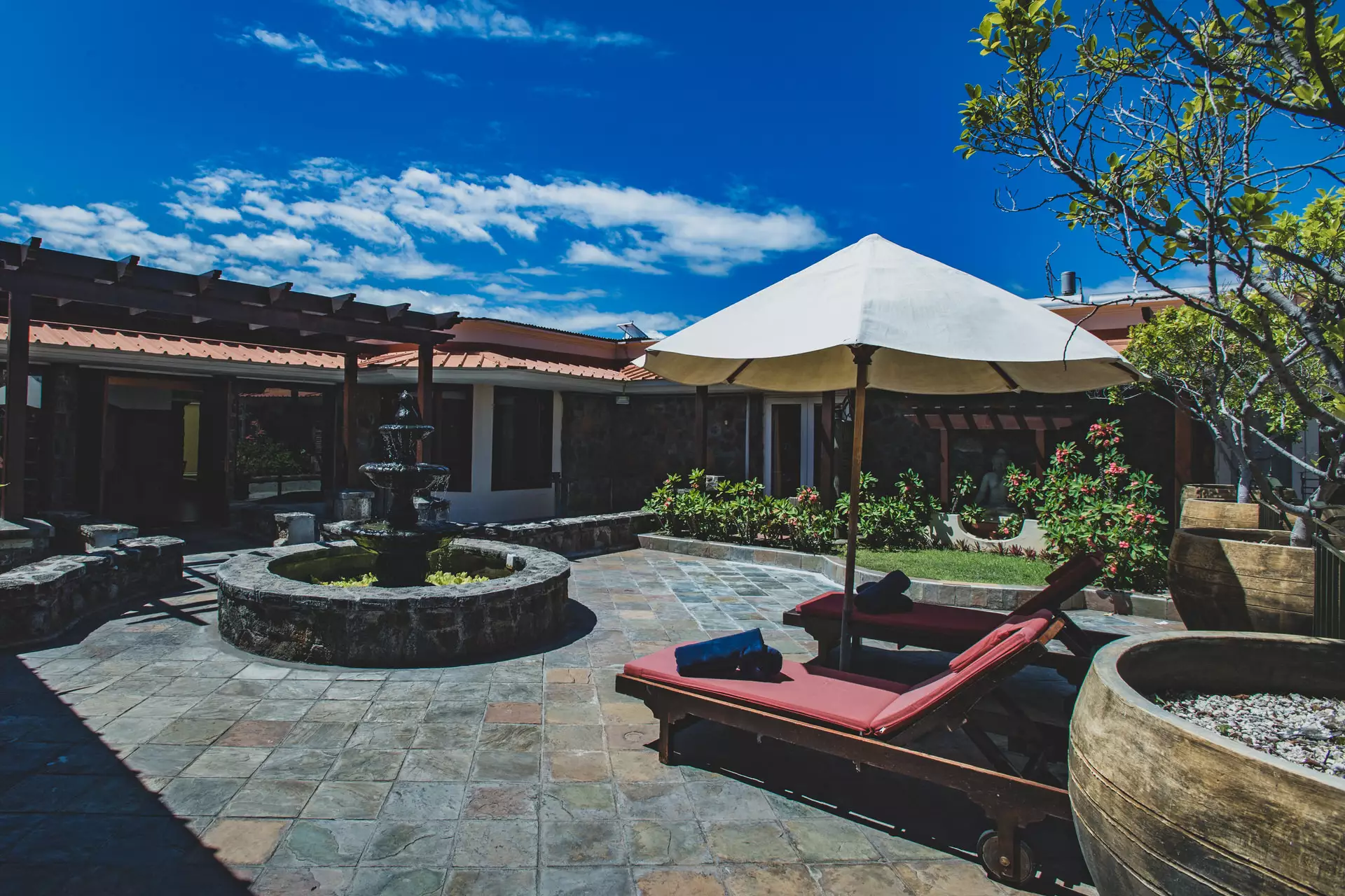 Aanari - Courtyard - Mauritius.com (5).webp