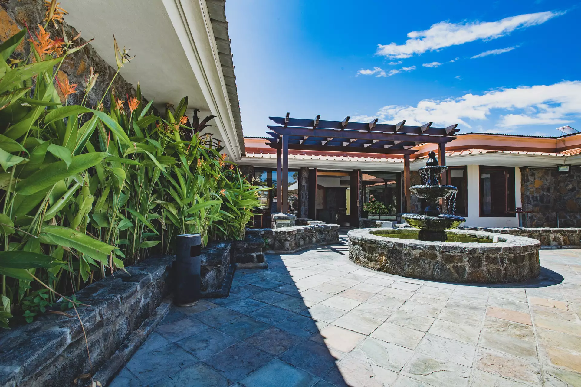 Aanari - Courtyard - Mauritius.com.webp