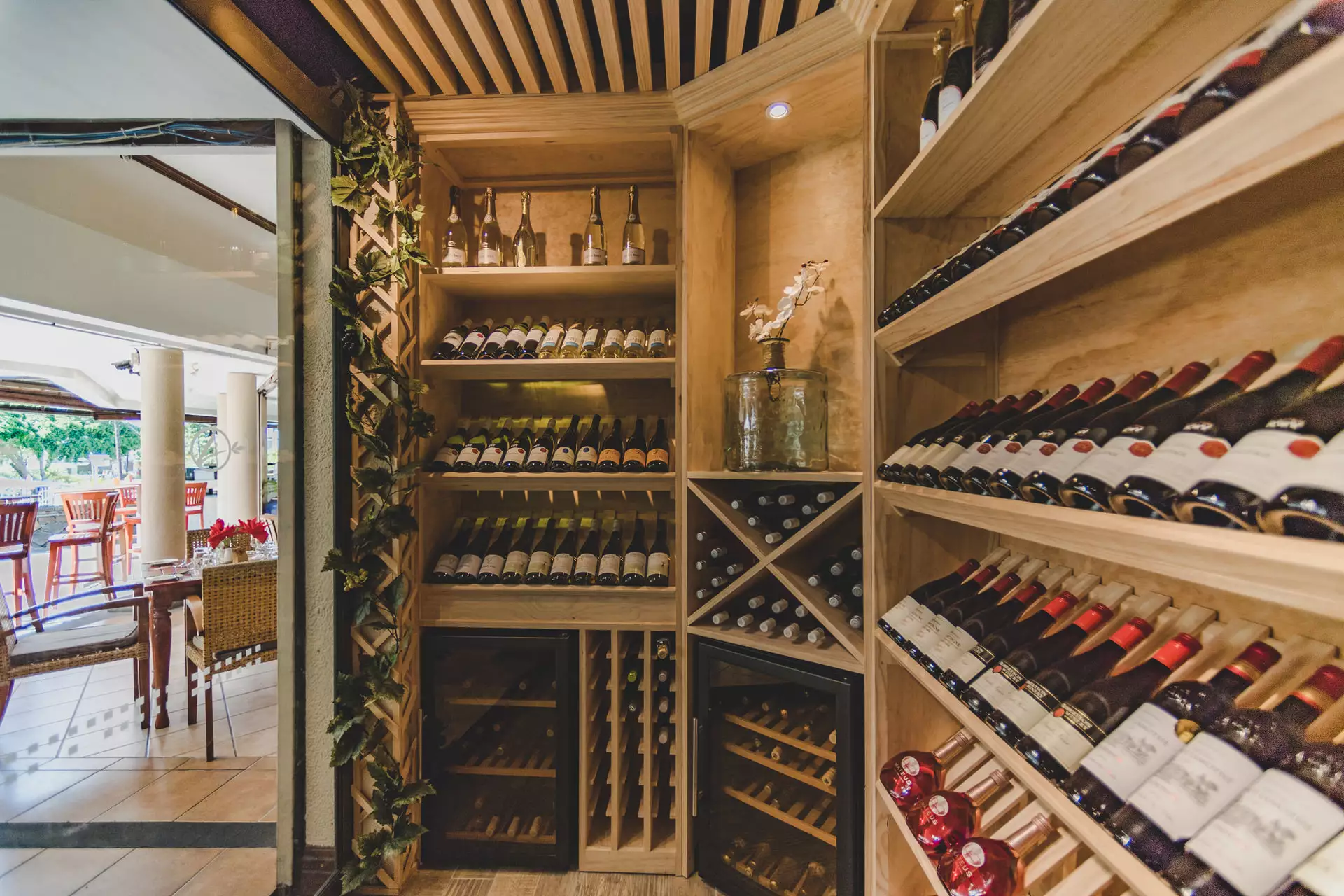 Aanari Hotel and Spa - Restaurant - Mauritius.com (6).webp