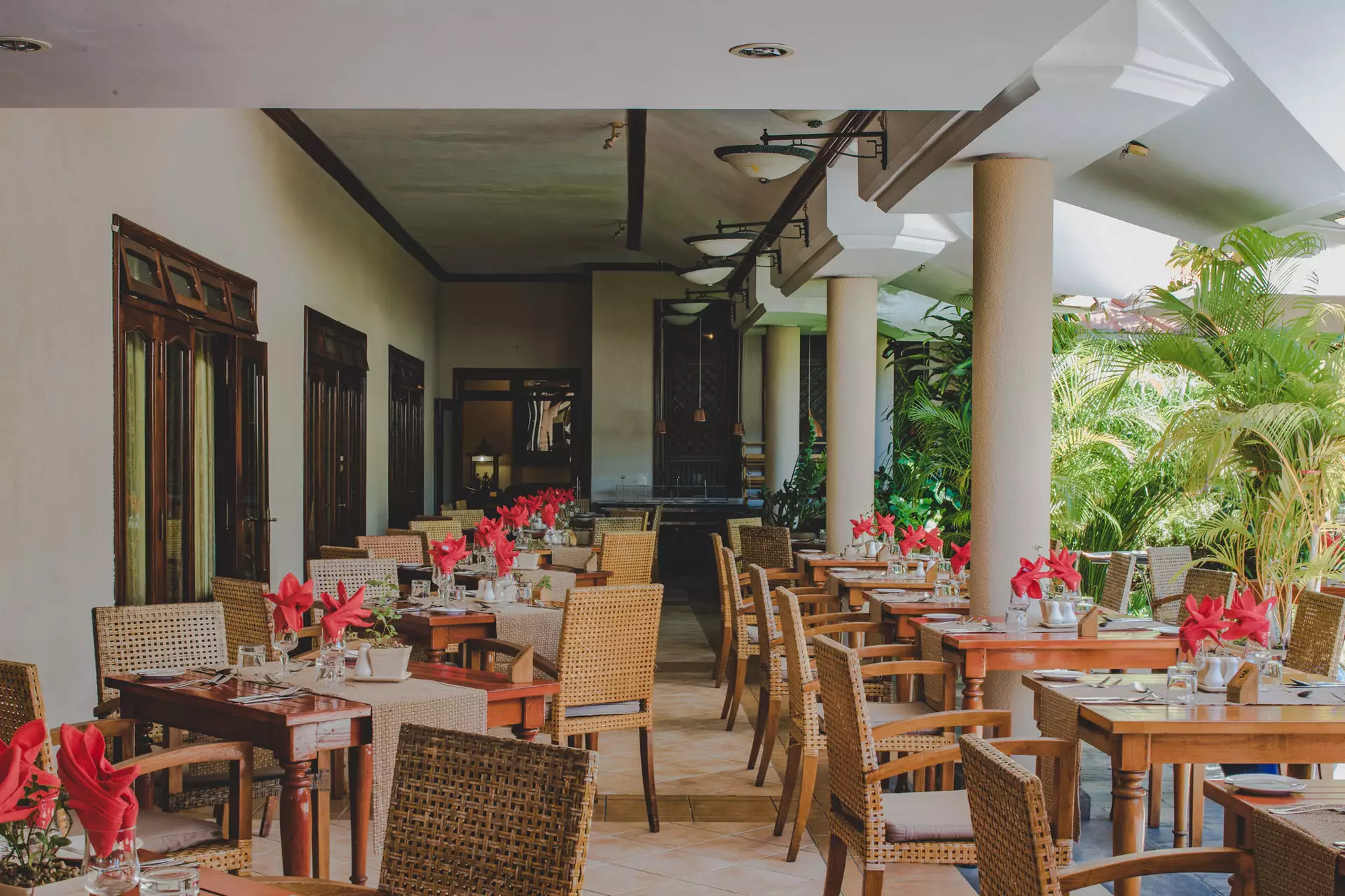 Aanari Hotel and Spa - Restaurant - Mauritius.com.webp
