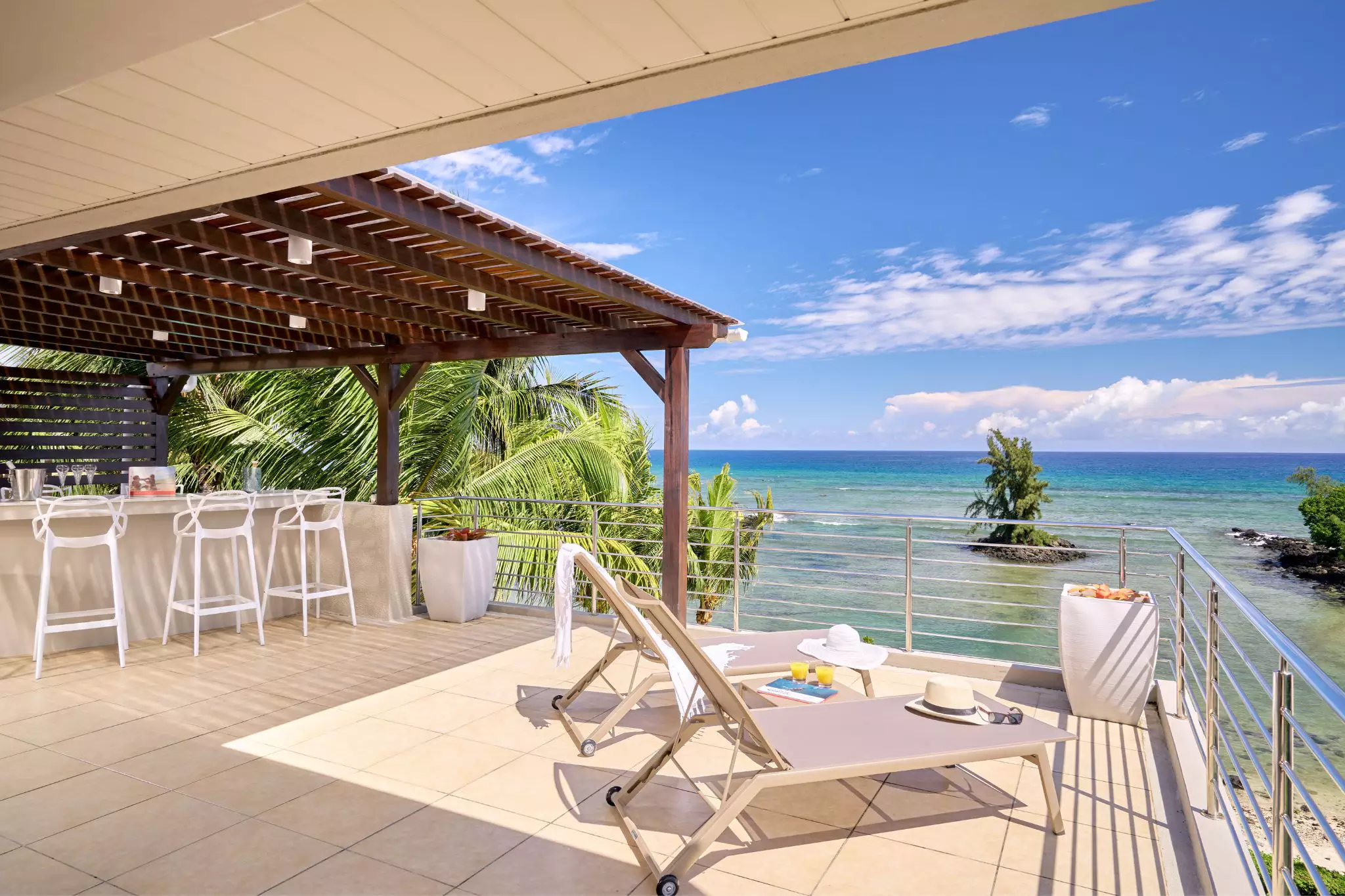 Bon Azur Beachfront Suites and Penthouses by Lov (19).webp