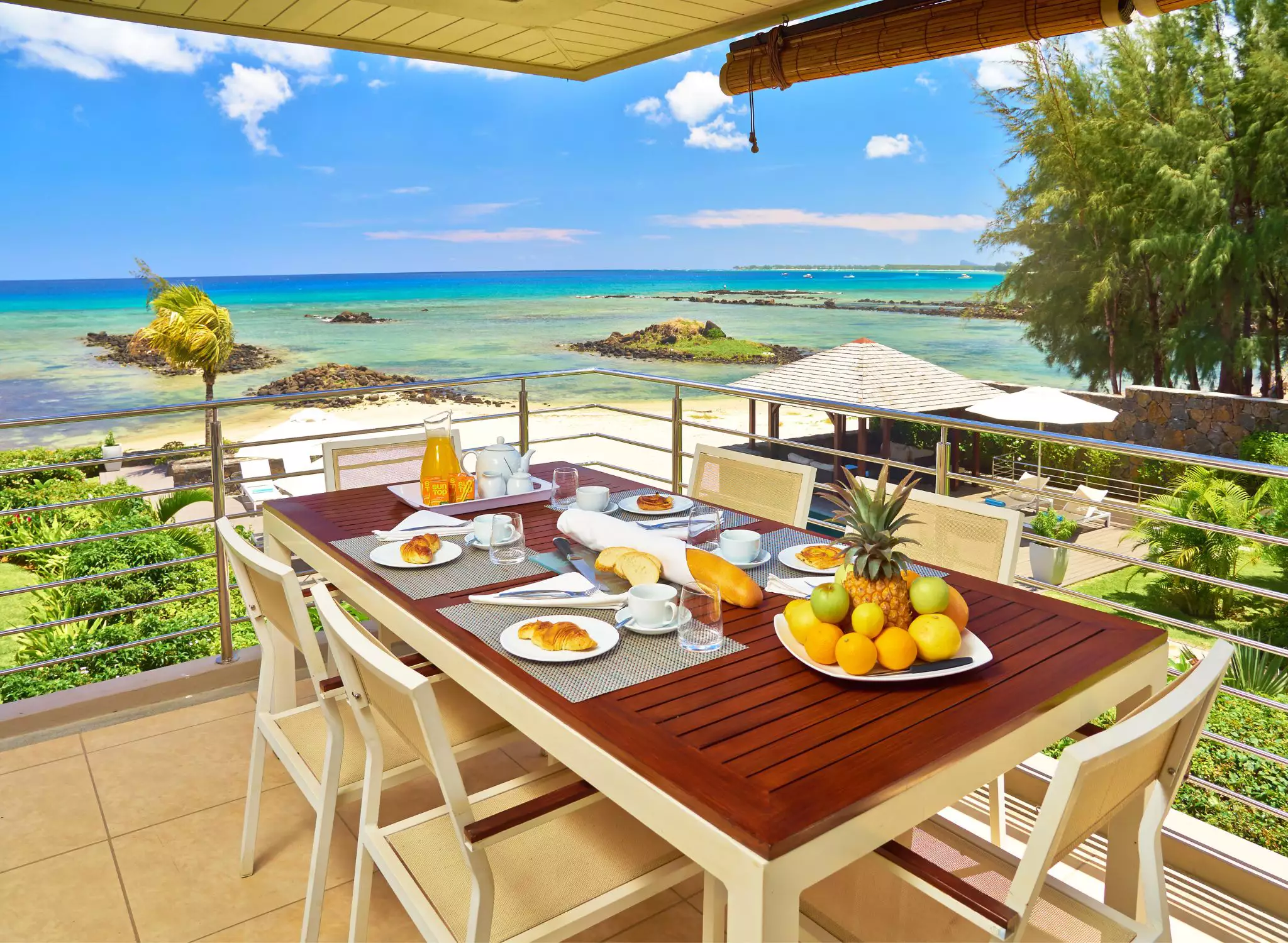 Bon Azur Beachfront Suites and Penthouses by Lov (6).webp