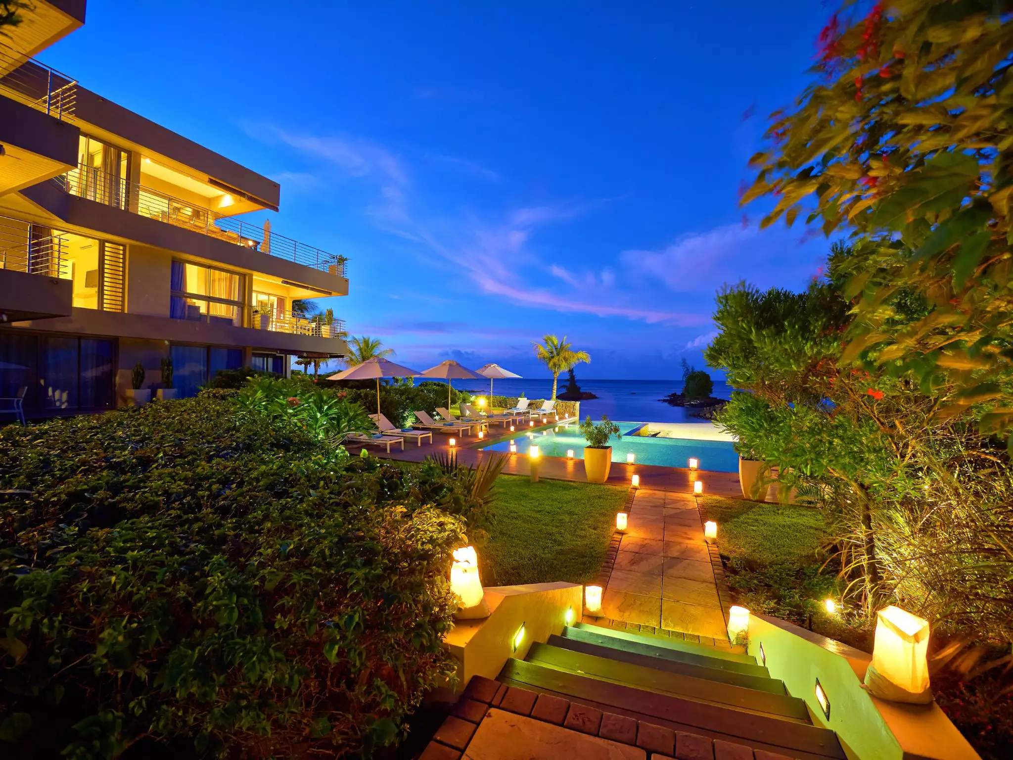 Bon Azur Beachfront Suites and Penthouses by Lov.webp