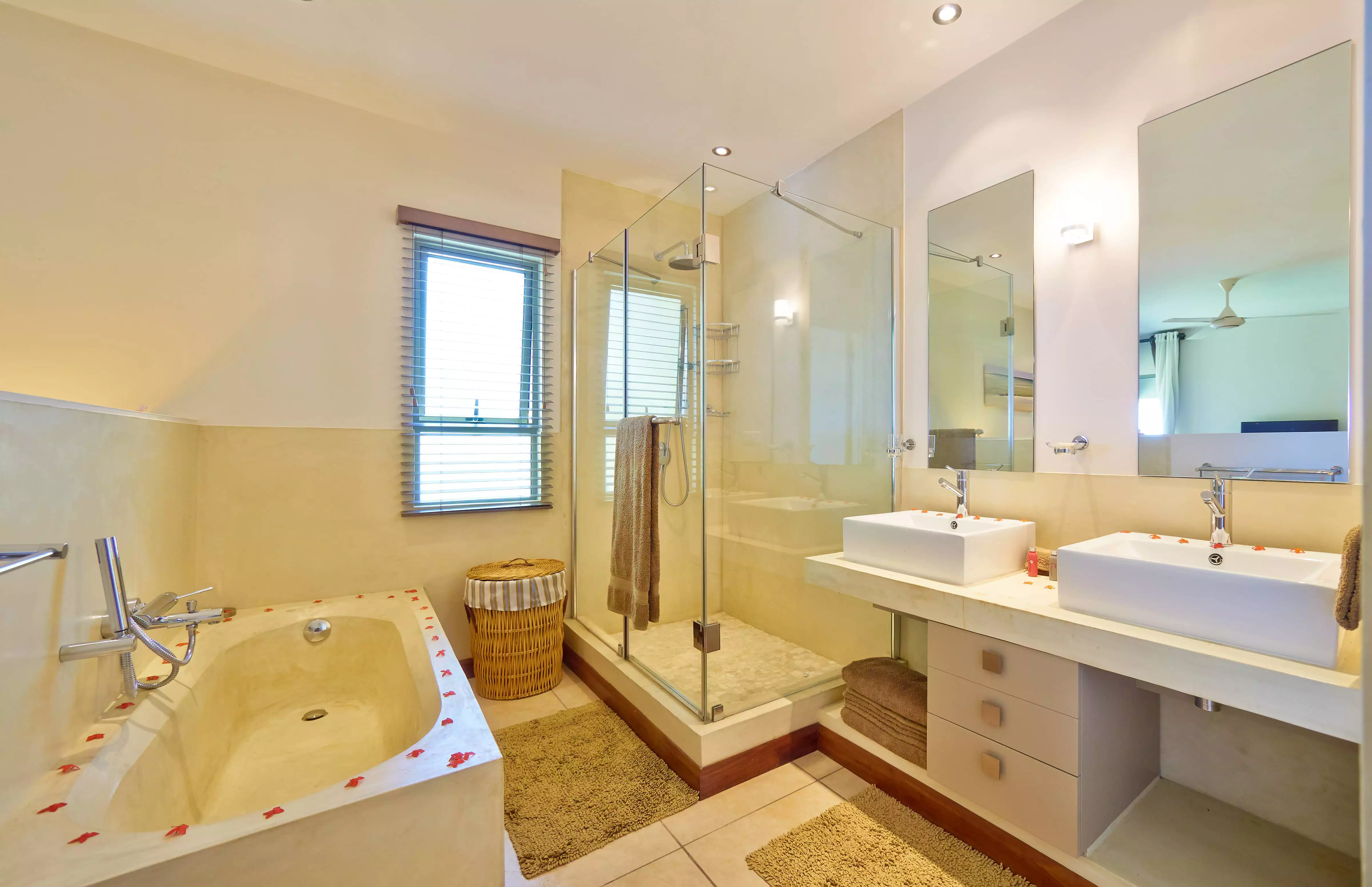 Bon Azur Suite Bathroom (2).webp