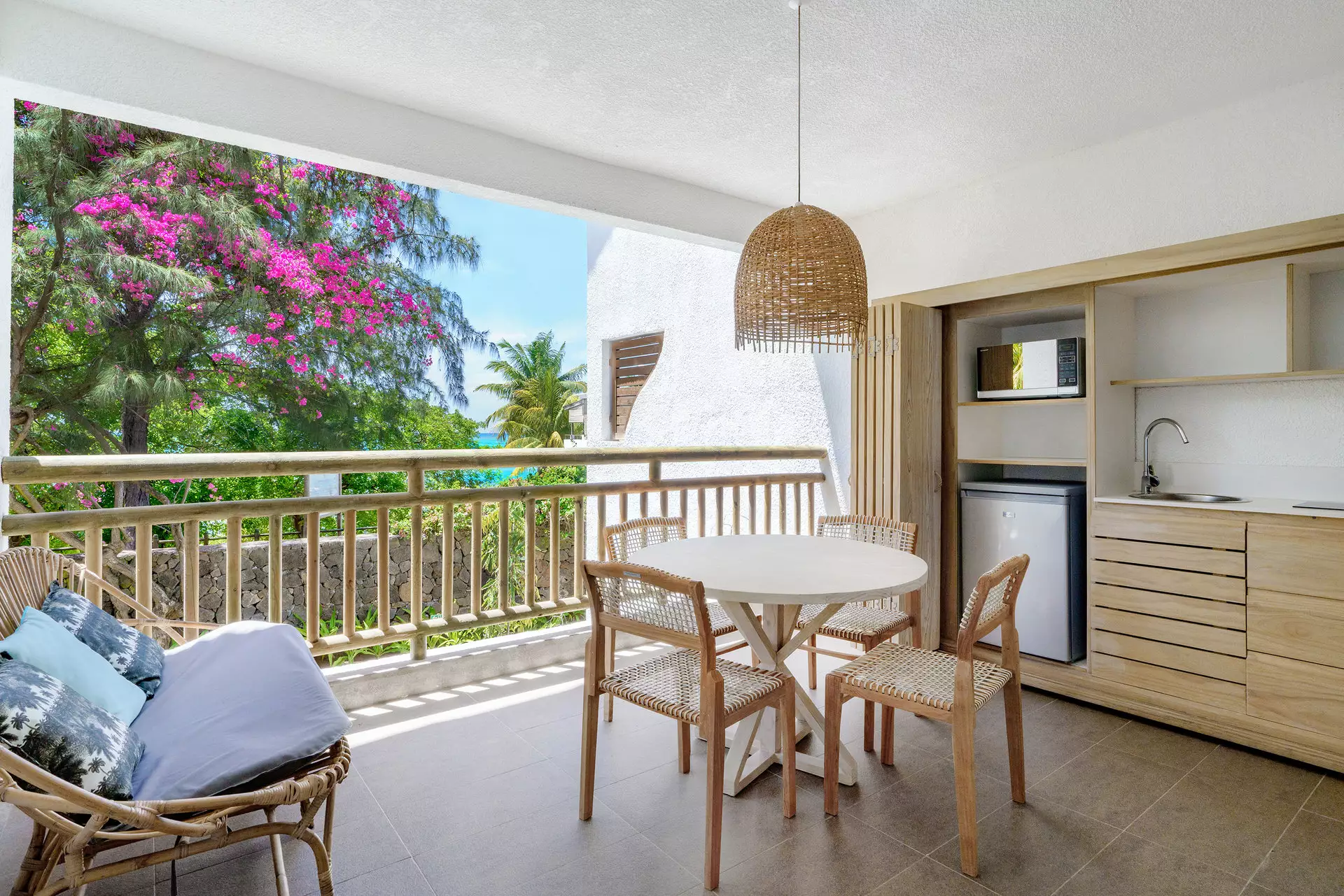 Coin-De-Mire-Attitude-appartement famille 02 - terrace- Mauritius.com.webp