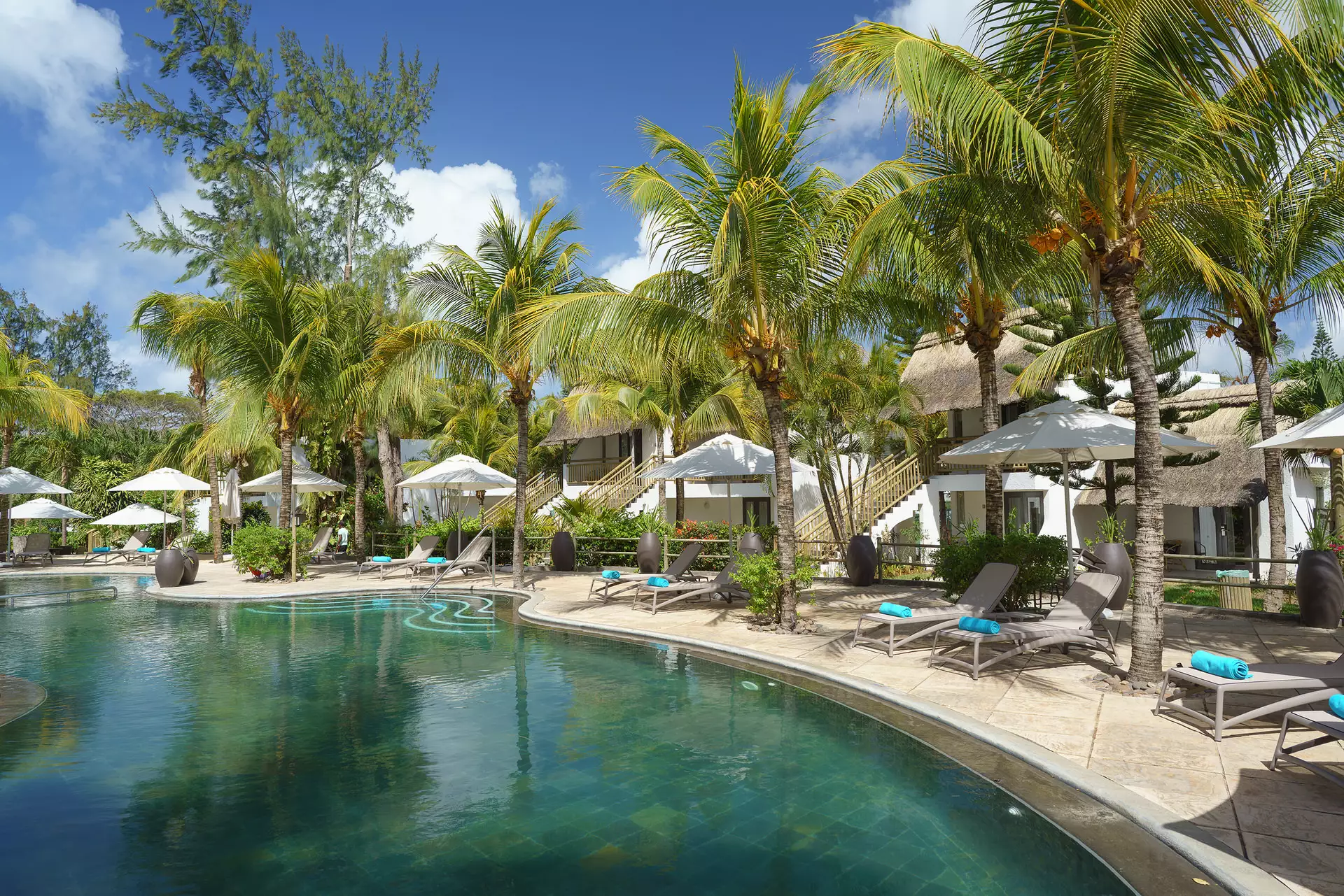 Coin-De-Mire-Attitude-piscine 01 - Mauritius.com.webp