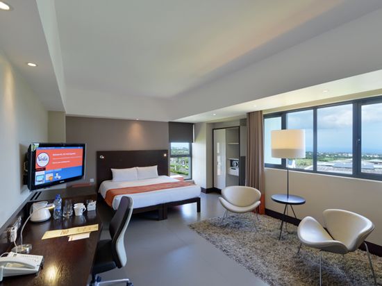 Voila Bagatelle Hotel - Corner Studio King Bed