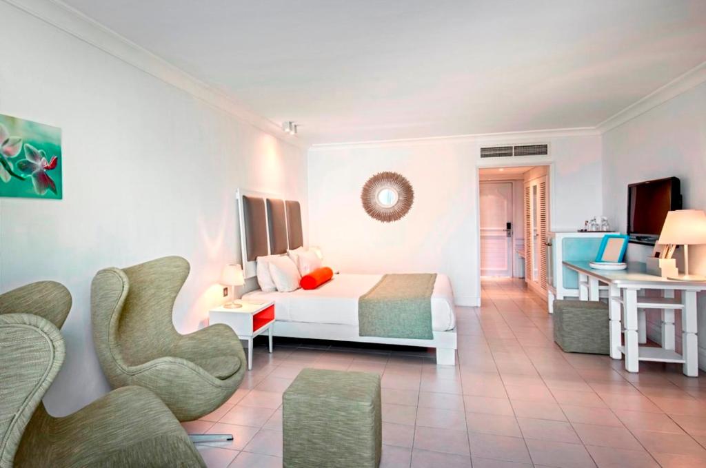 Deluxe Sea-Facing Room