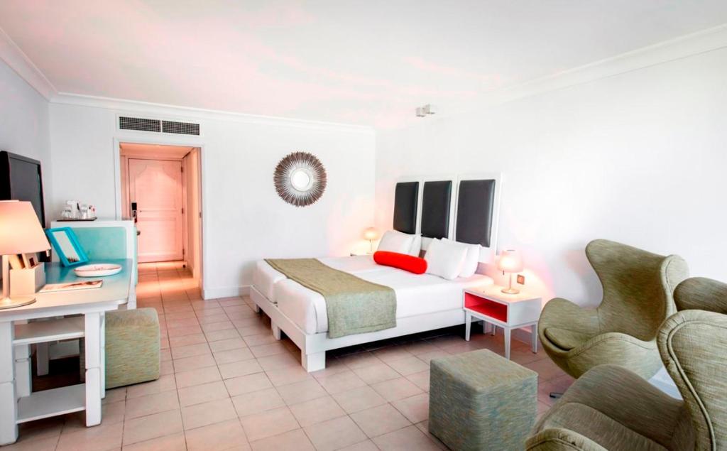 Deluxe Beachfront Room