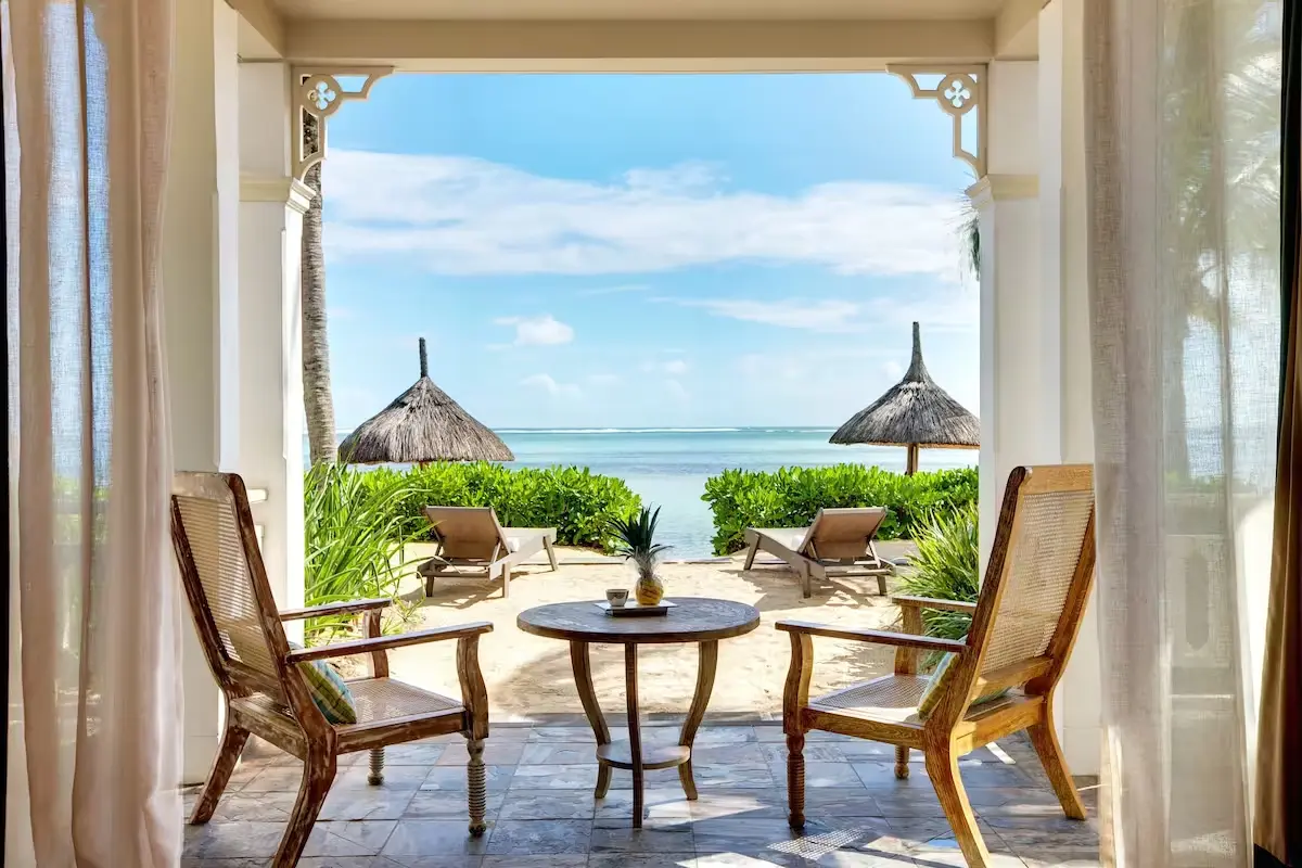 Deluxe Beachfront Suite