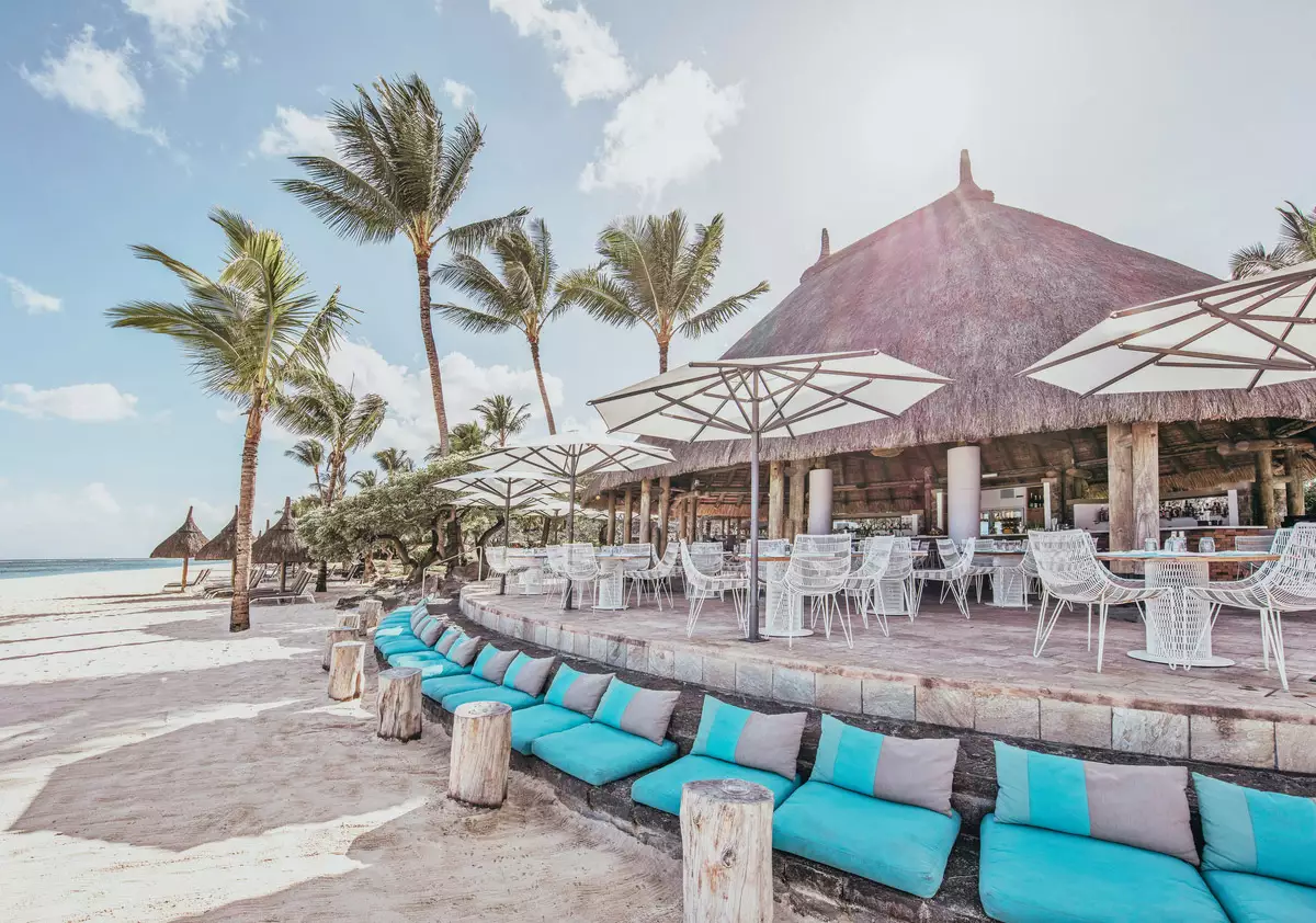 La Pirogue Mauritius, A Sunlife Resort_Restaurants_Le_Morne_Beach_Bar (2).webp