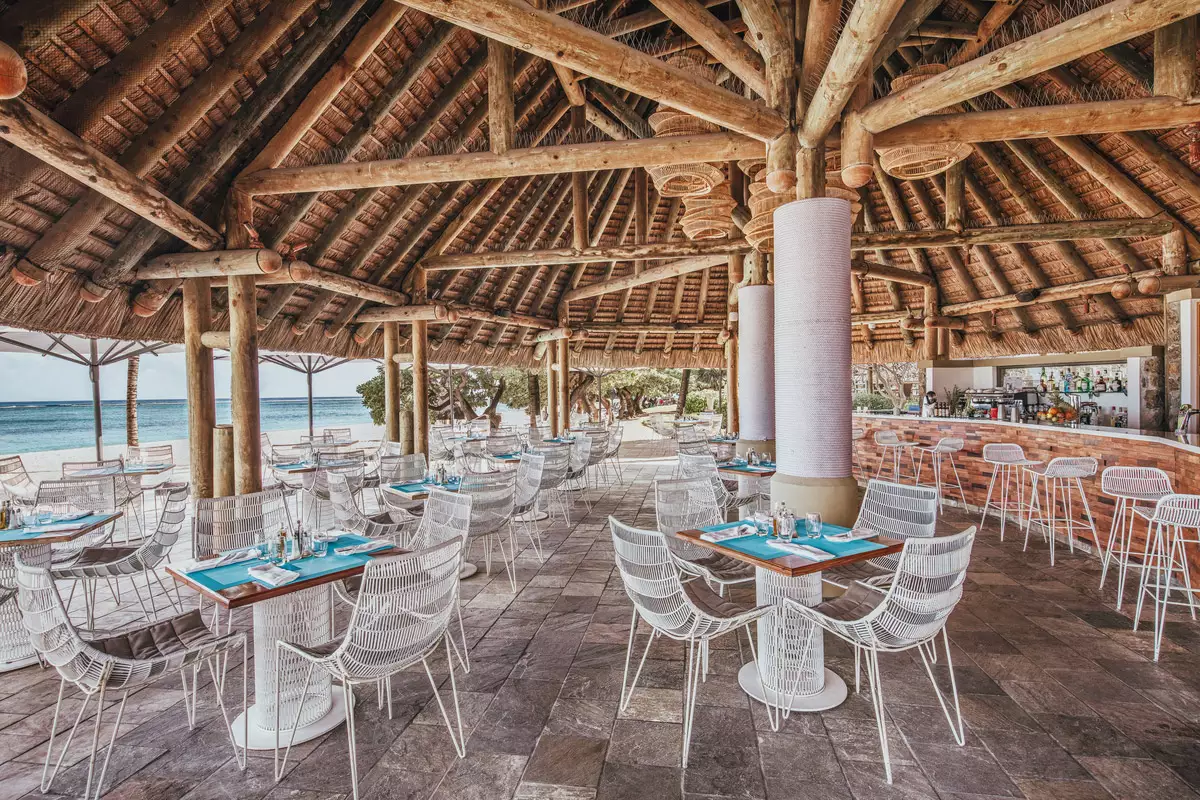 La Pirogue Mauritius, A Sunlife Resort_Restaurants_Le_Morne_Beach_Bar.webp