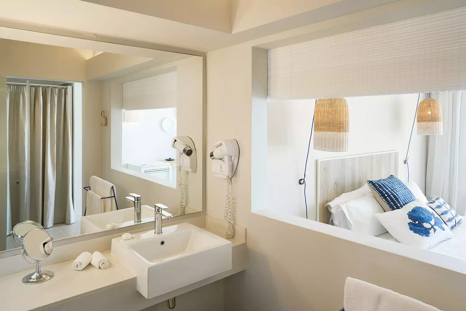 Lagoon-Attitude-Seafront Room (2).webp