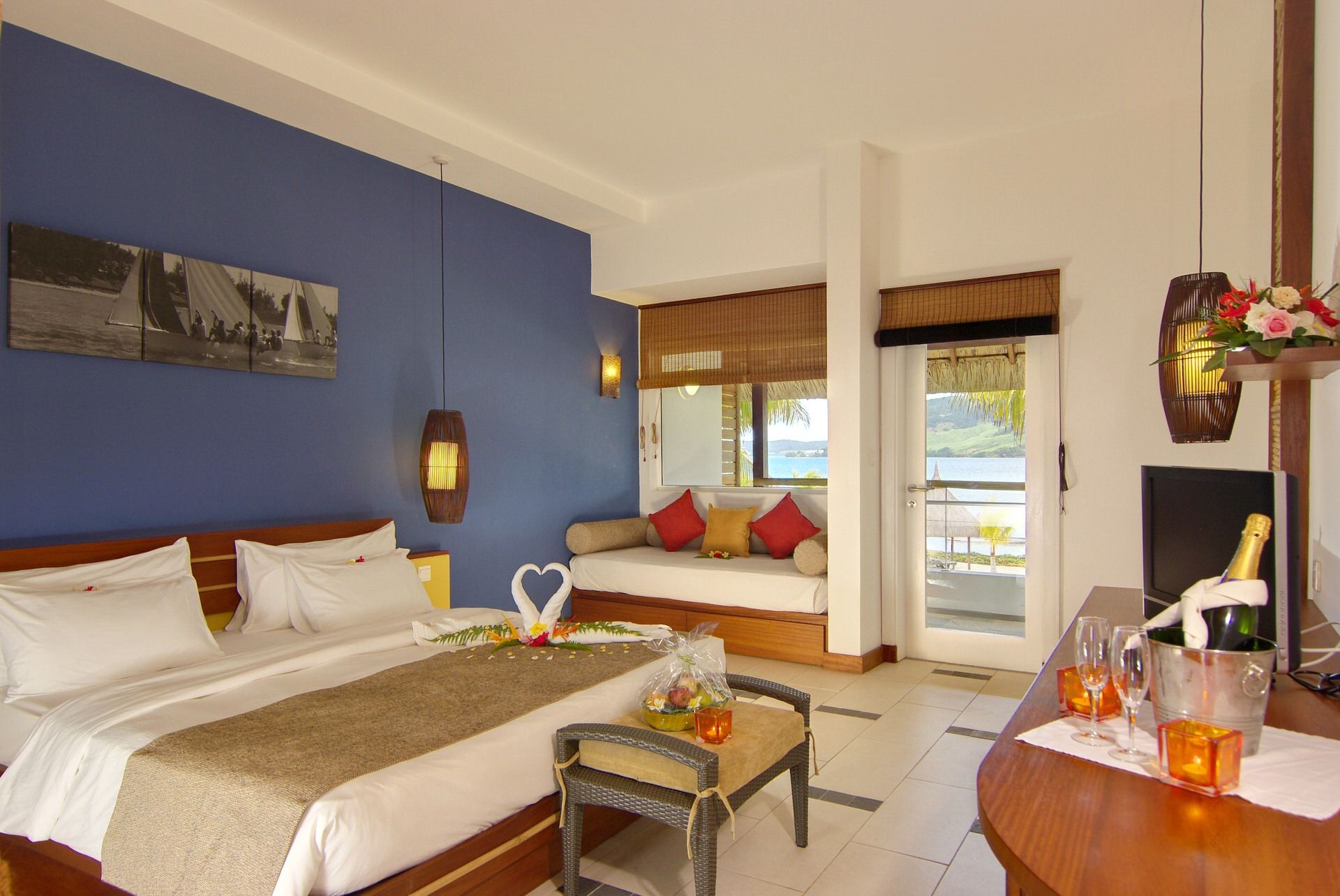 Laguna Beach Hotel and Spa_Deluxe room_8.JPG