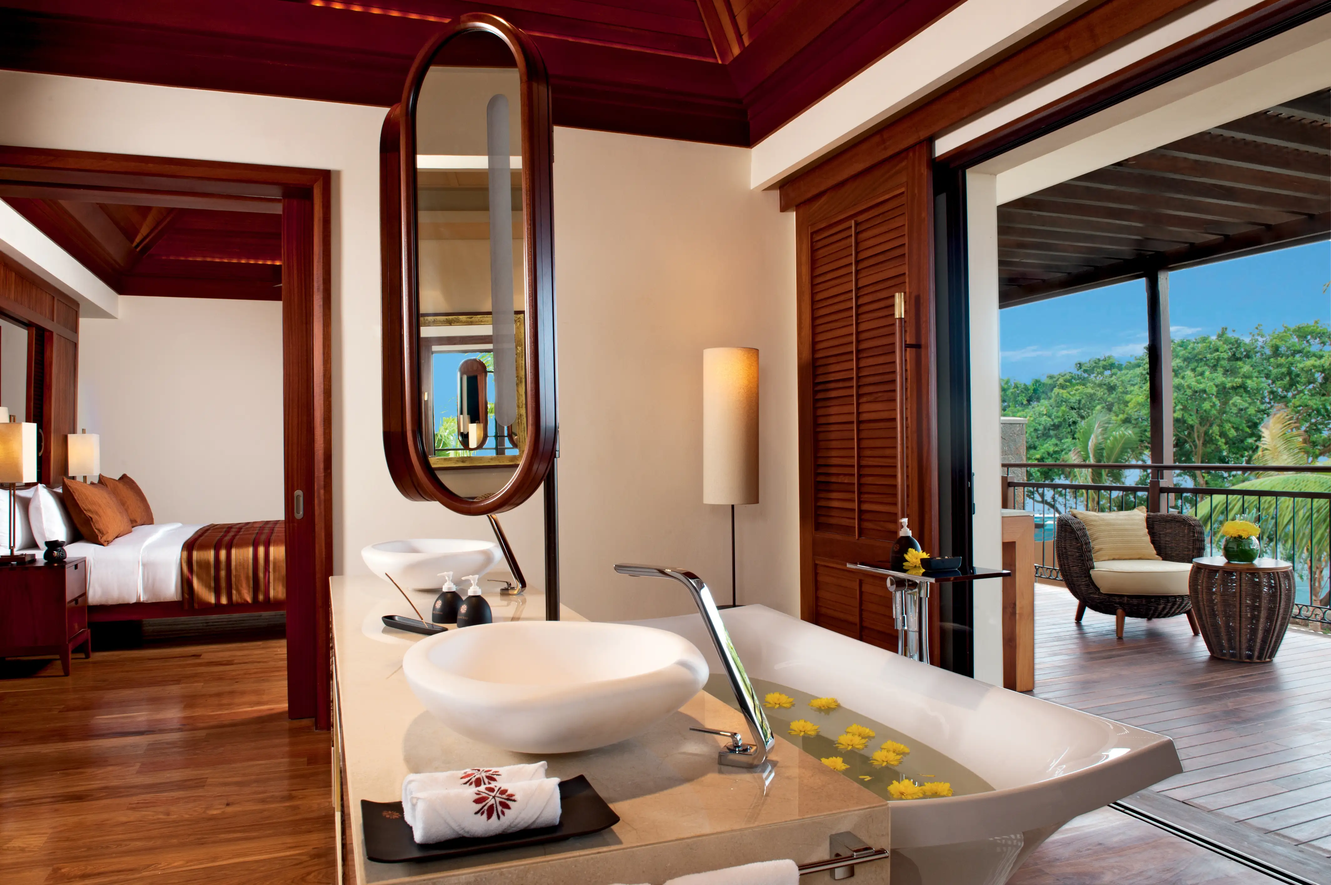Le_Jadis_Beach_Resort_Imperial Pool Jets  Villa_bathroom.webp