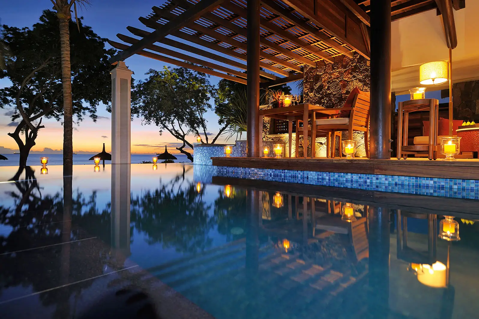 Le_Jadis_Beach_Resort_Luxury Beachfront Jet Pool Suite 1.webp