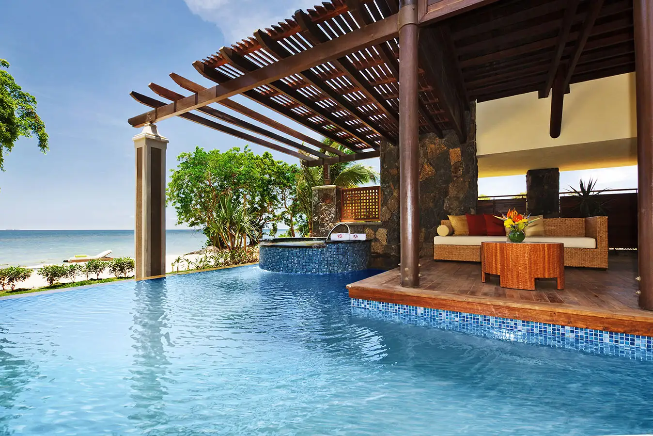 Le_Jadis_Beach_Resort_Luxury Beachfront Jet Pool Suite 2.webp