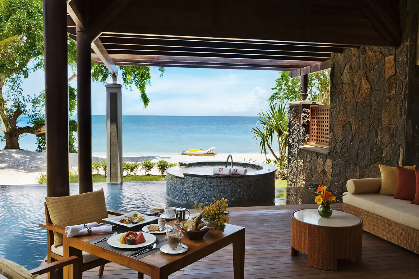 Le_Jadis_Beach_Resort_Luxury Beachfront Jet Pool Suite 6.webp