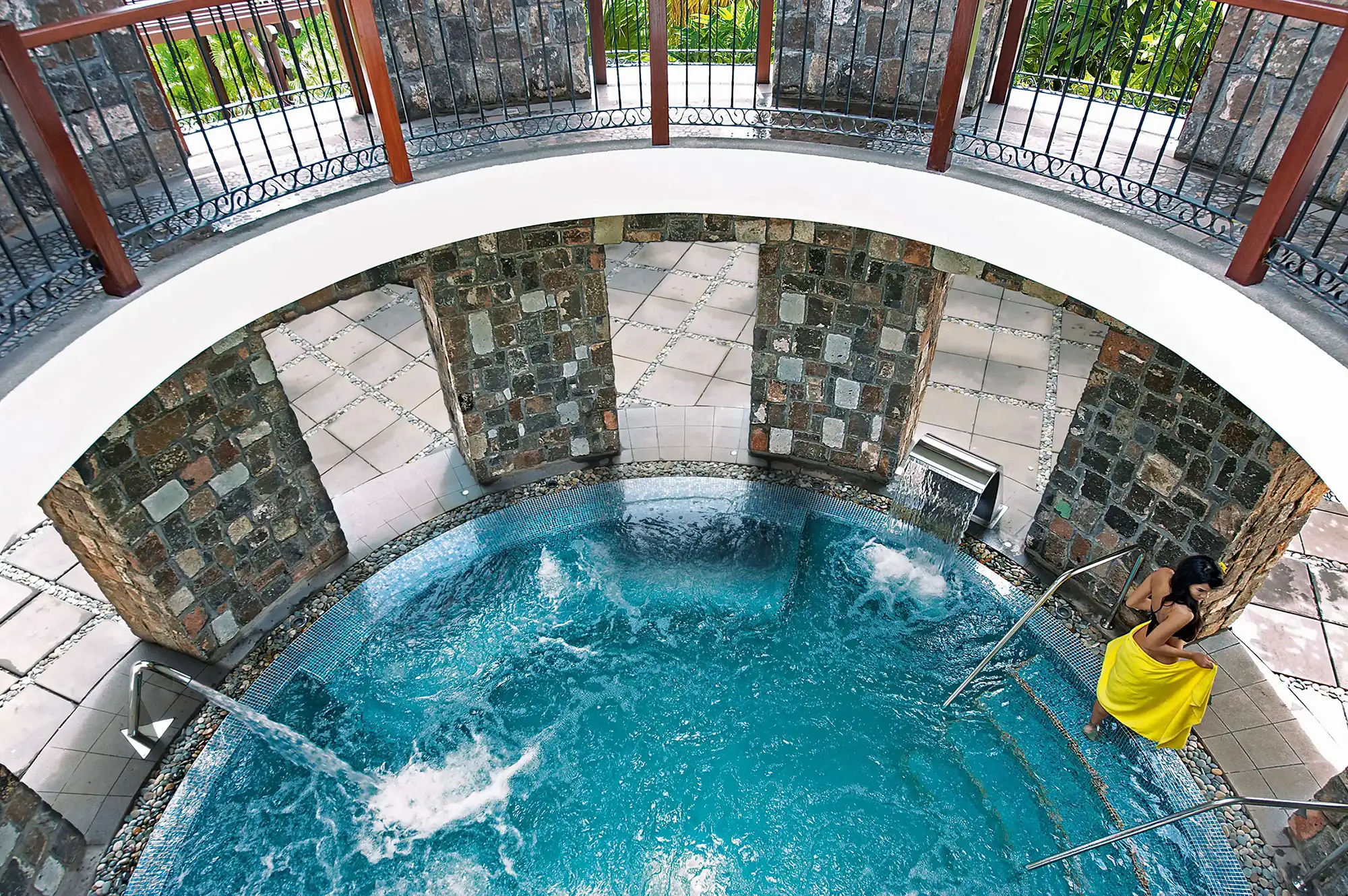 Le_Jadis_Beach_Resort_Spa & Wellness_Hydrotherapy Jets Pool_03.webp