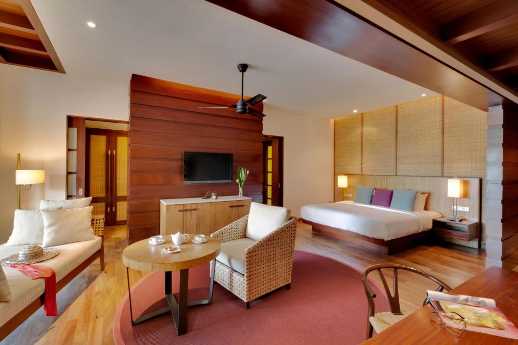 Luxury Pool Suite with Garden