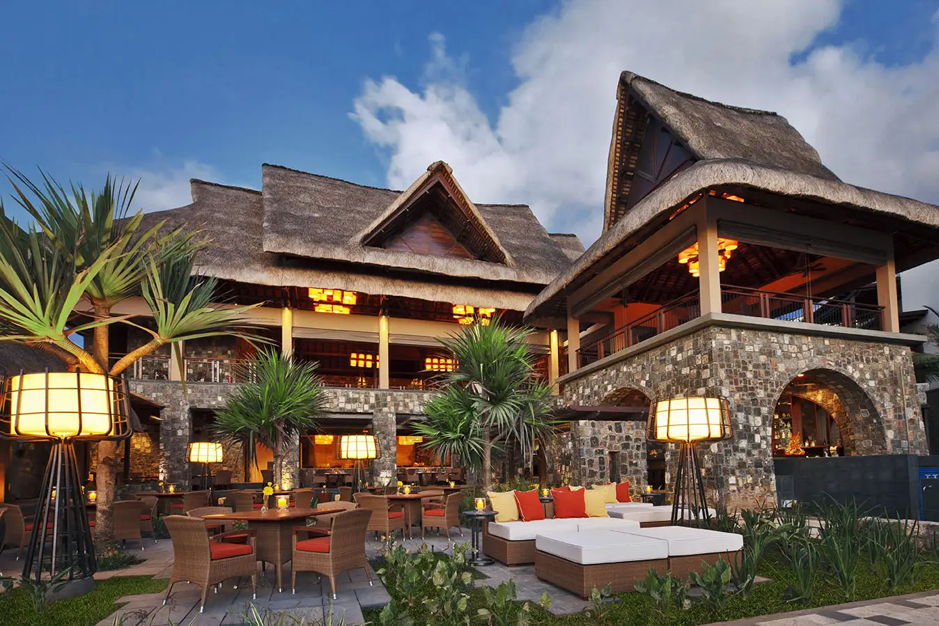 Le_Jadis_Beach_Resort_angsana_restaurant_courtyard.webp