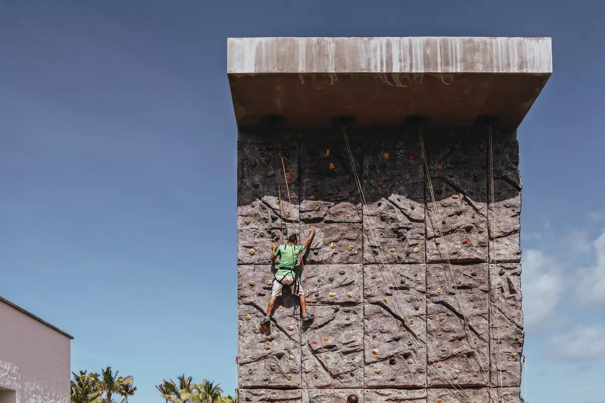Long Beach A Sun Resort_Activities_Rock_Climbing.webp
