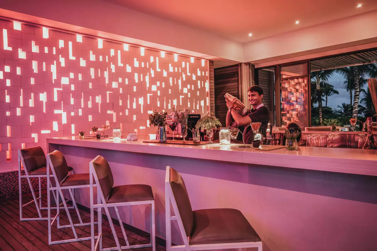 Long Beach A Sun Resort_Bar_Shores.webp