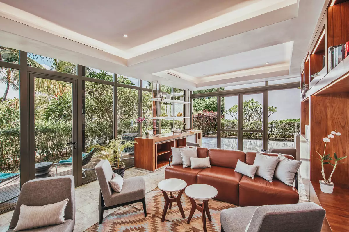 Long Beach A Sun Resort_DEPARTURE-LOUNGE.webp