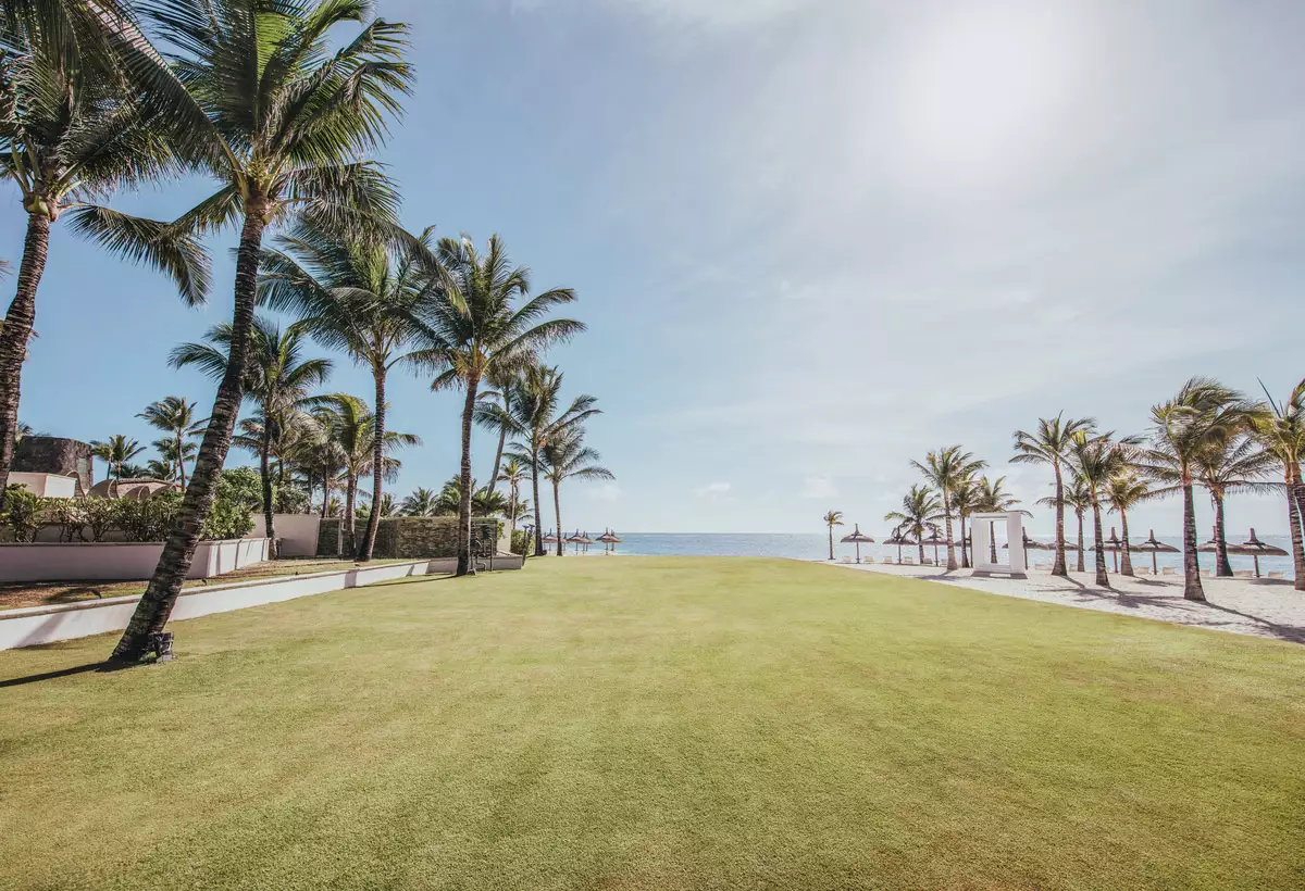 Long Beach A Sun Resort_-GREEN-LAWN.webp