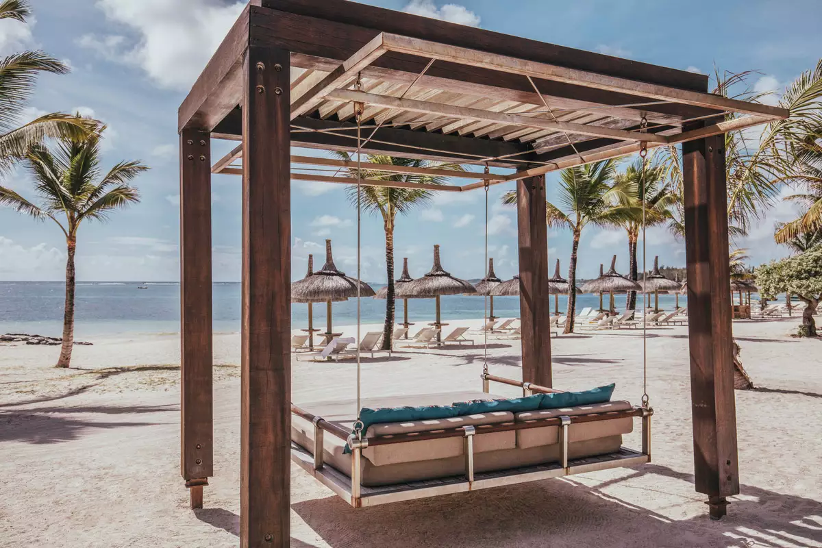 Long Beach A Sun Resort_HANGING-SUNBED.webp