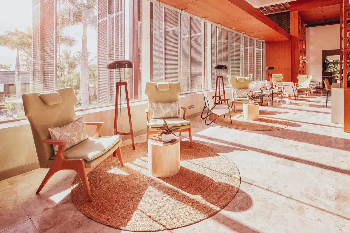 Long Beach A Sun Resort_LIVING-ROOM-SEATING-AREA.webp