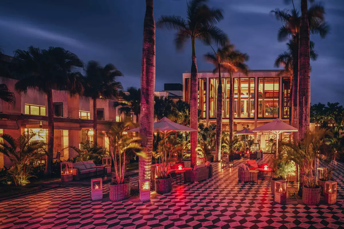 Long Beach A Sun Resort_PIAZZA-AT-NIGHT.webp