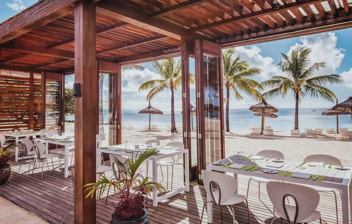 Long Beach A Sun Resort__Restaurants_Tides_Beach.webp