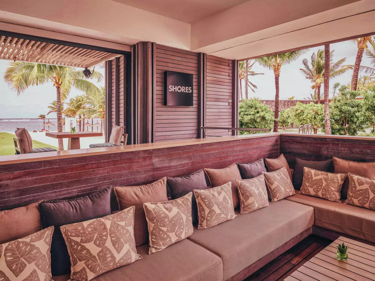 Long Beach A Sun Resort_-SHORES-BAR.webp