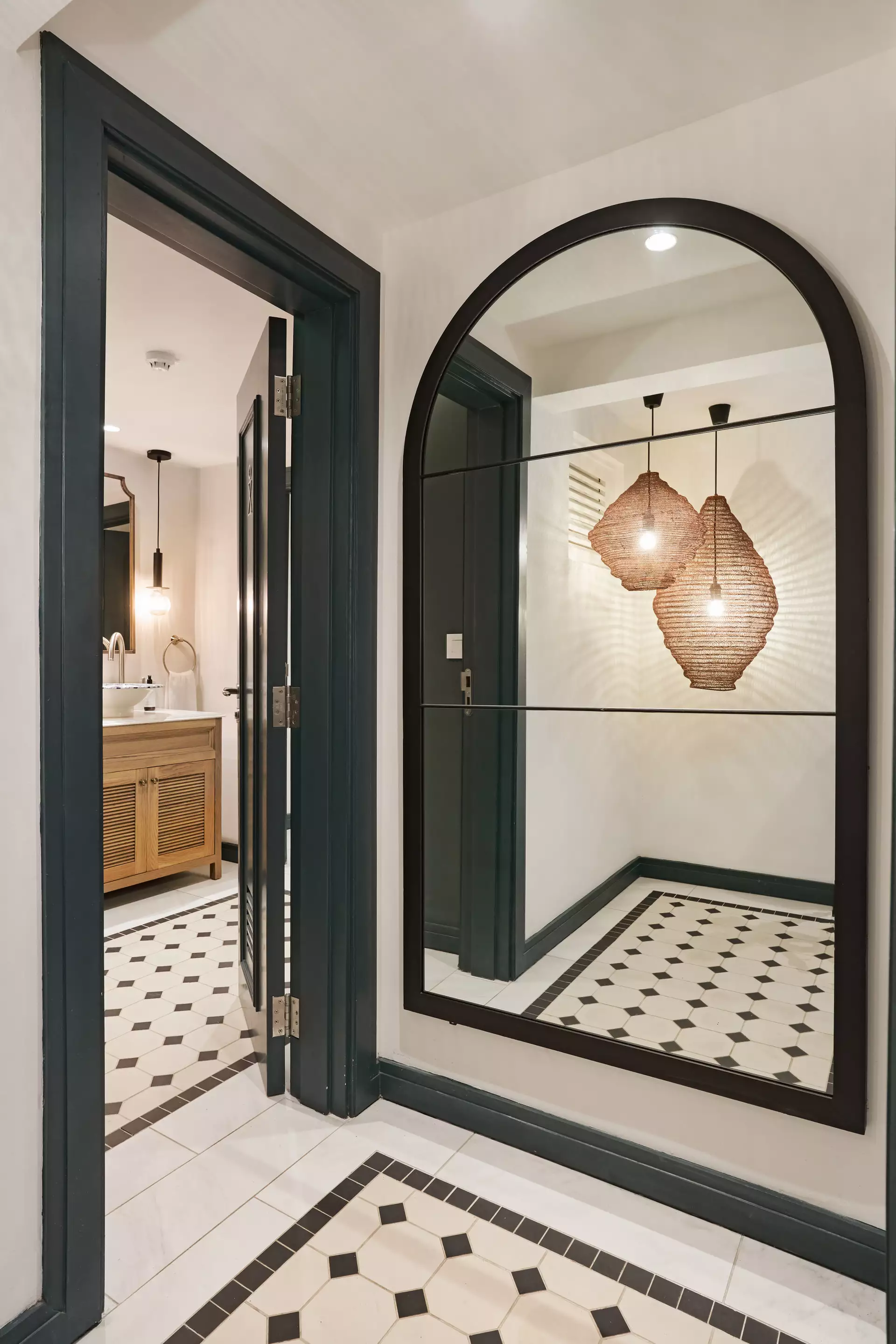 Paradise Cove - Lobby - Mauritius.com (2).webp