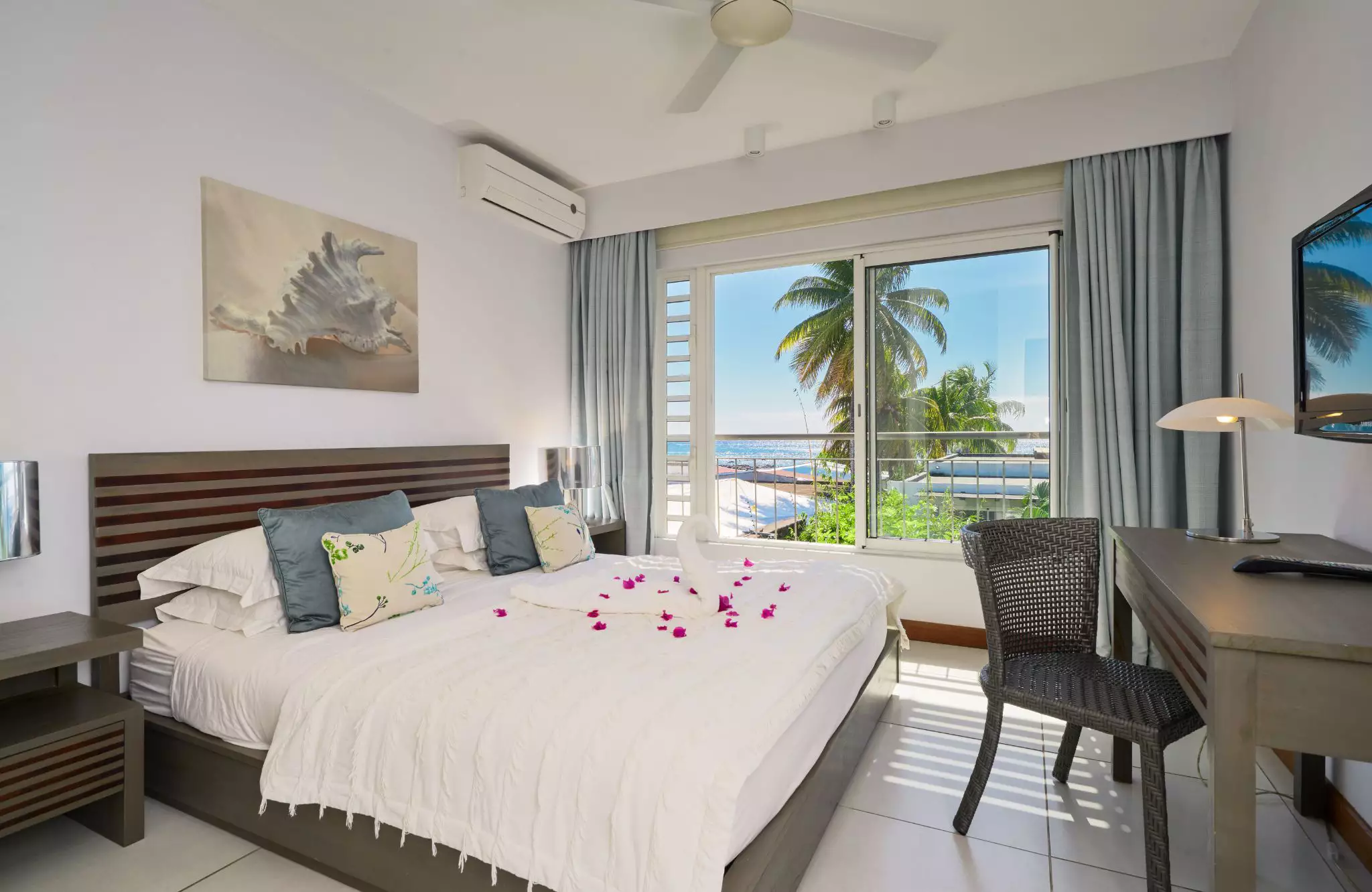 Plage Bleu Suite Master Bedroom .webp