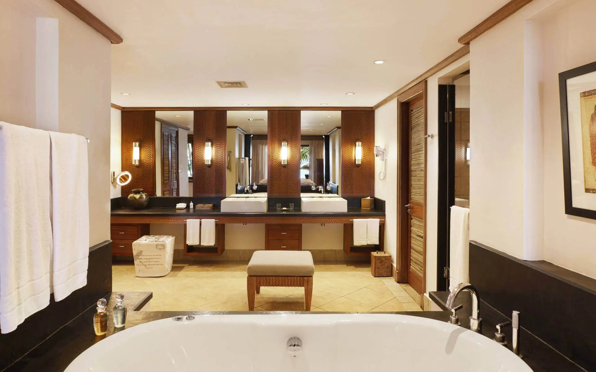 Private villa Bathroom Heritage Awali.webp