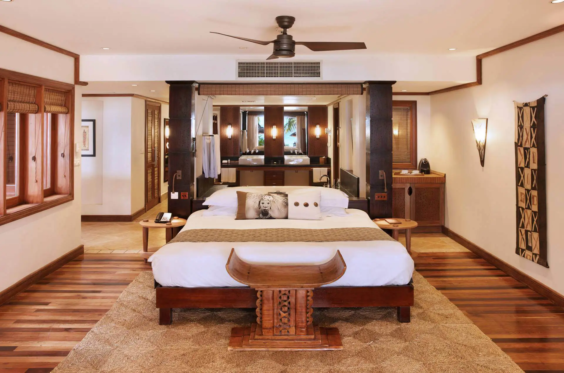 Private villa room Heritage Awali.webp