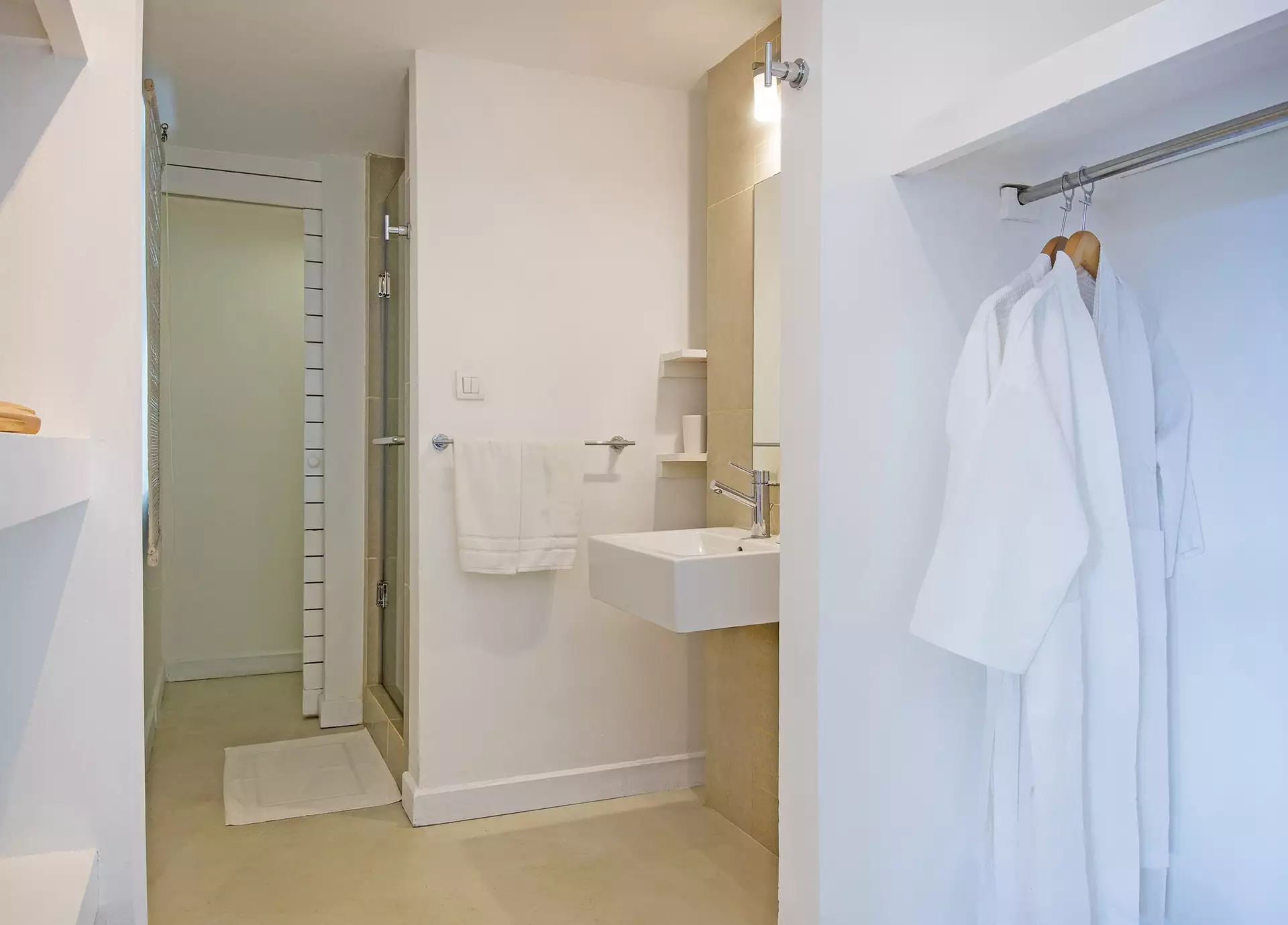 Recif Attitude - Couple Room - Bathroom - Mauritius.com.webp