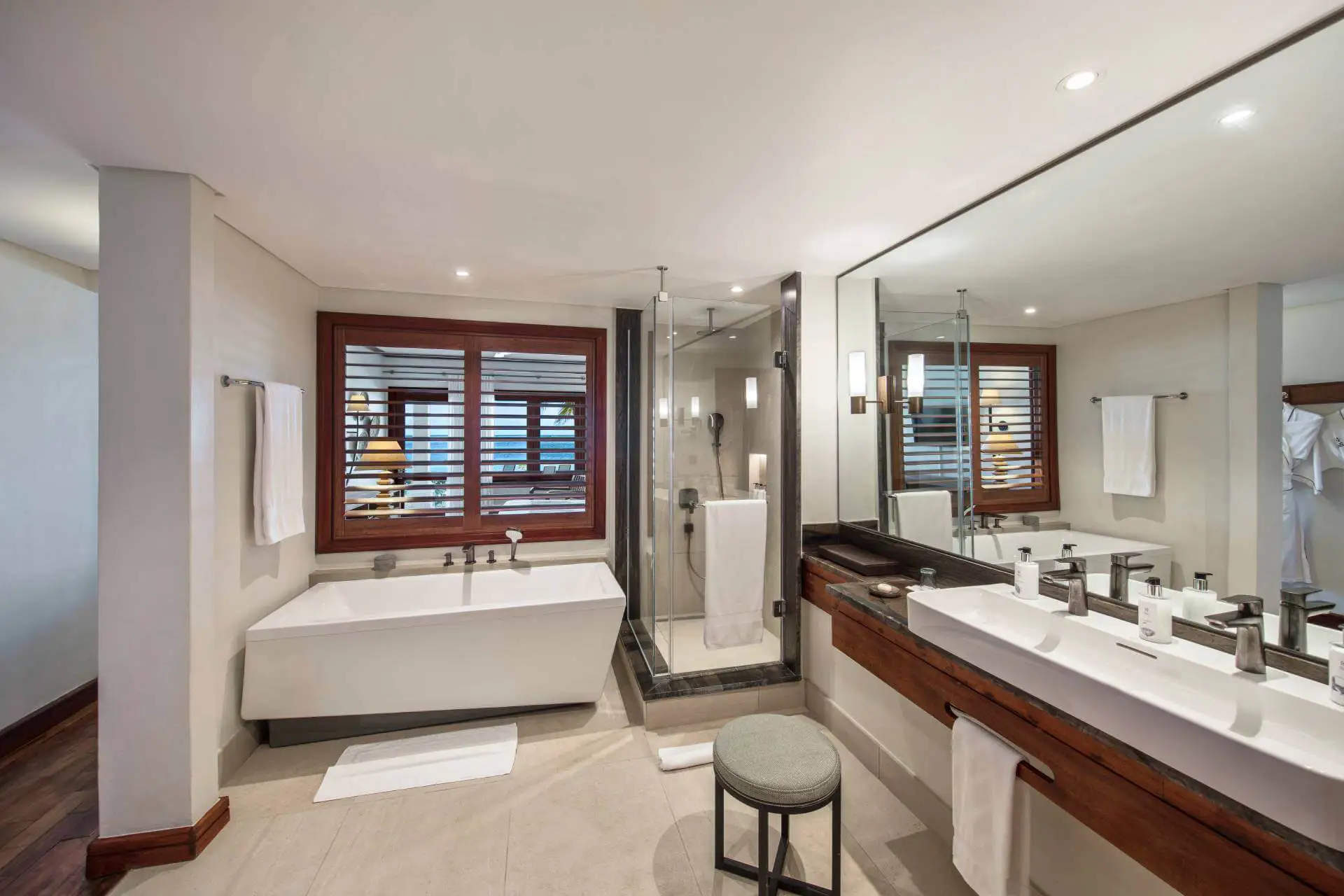 Senior Suite Bathroom Heritage Awali.webp
