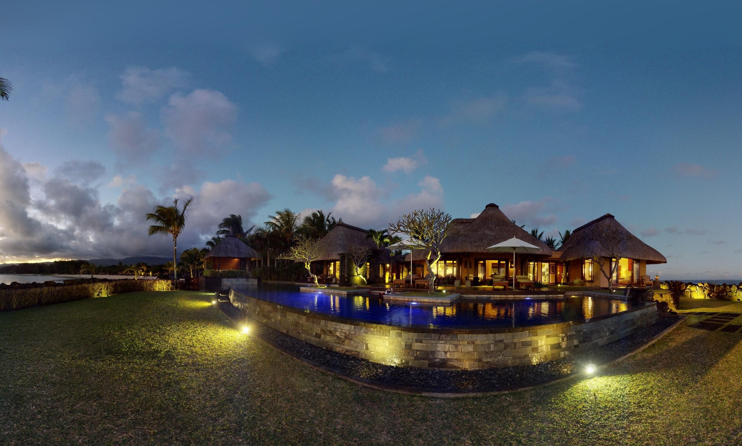 Shanti Maurice Resort and Spa - Shanti Villa by night .jpg