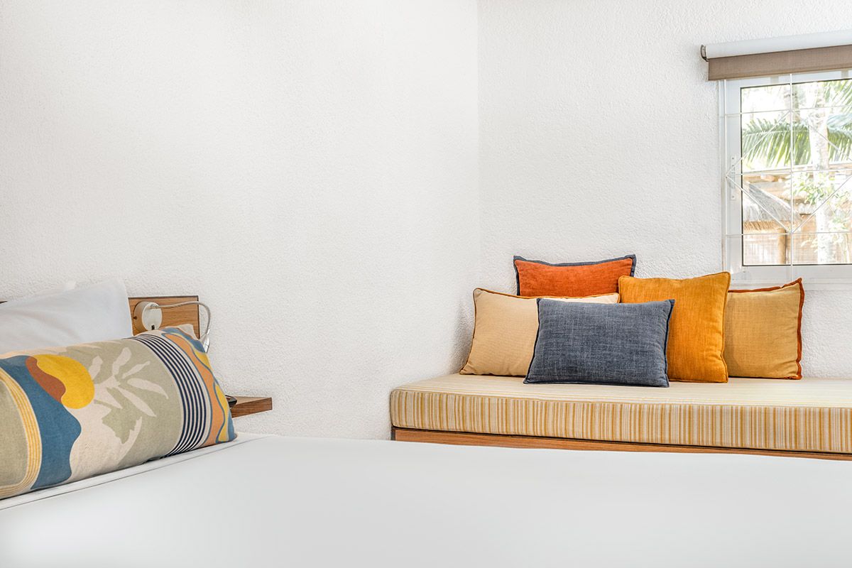 Sunrise Attitude Hotel -Couple-Room-_-Chambre-couple.jpg