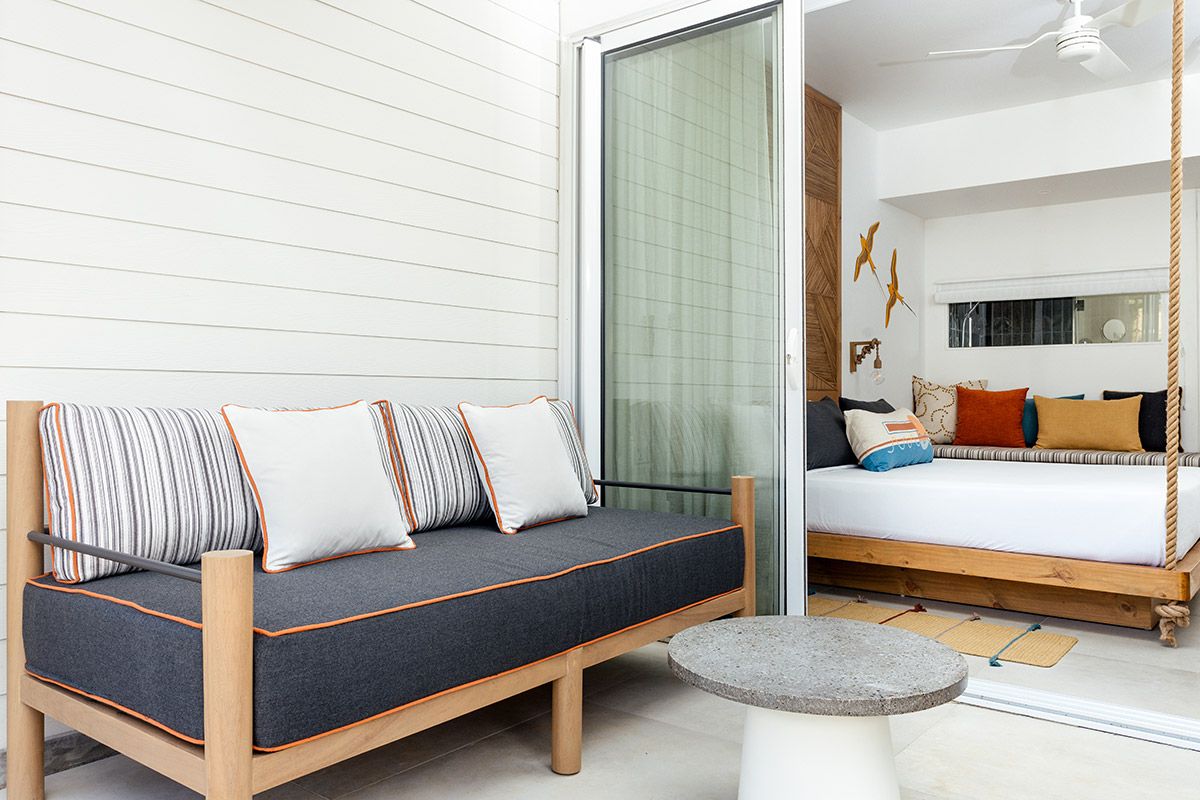 Sunrise Attitude Hotel -Couple-Swim-Up-Room-_-Chambre-couple-Swim-up-02.jpg