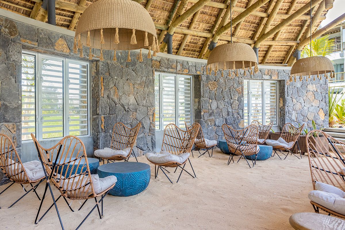 Sunrise Attitude Hotel -PAPAYA-BAR-Lounge-02.jpg