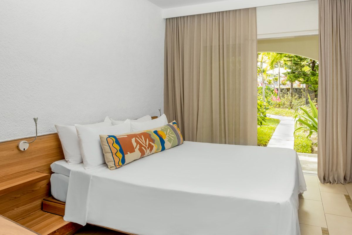 Sunrise Attitude Hotel  SA-Couple-Room-02.jpg