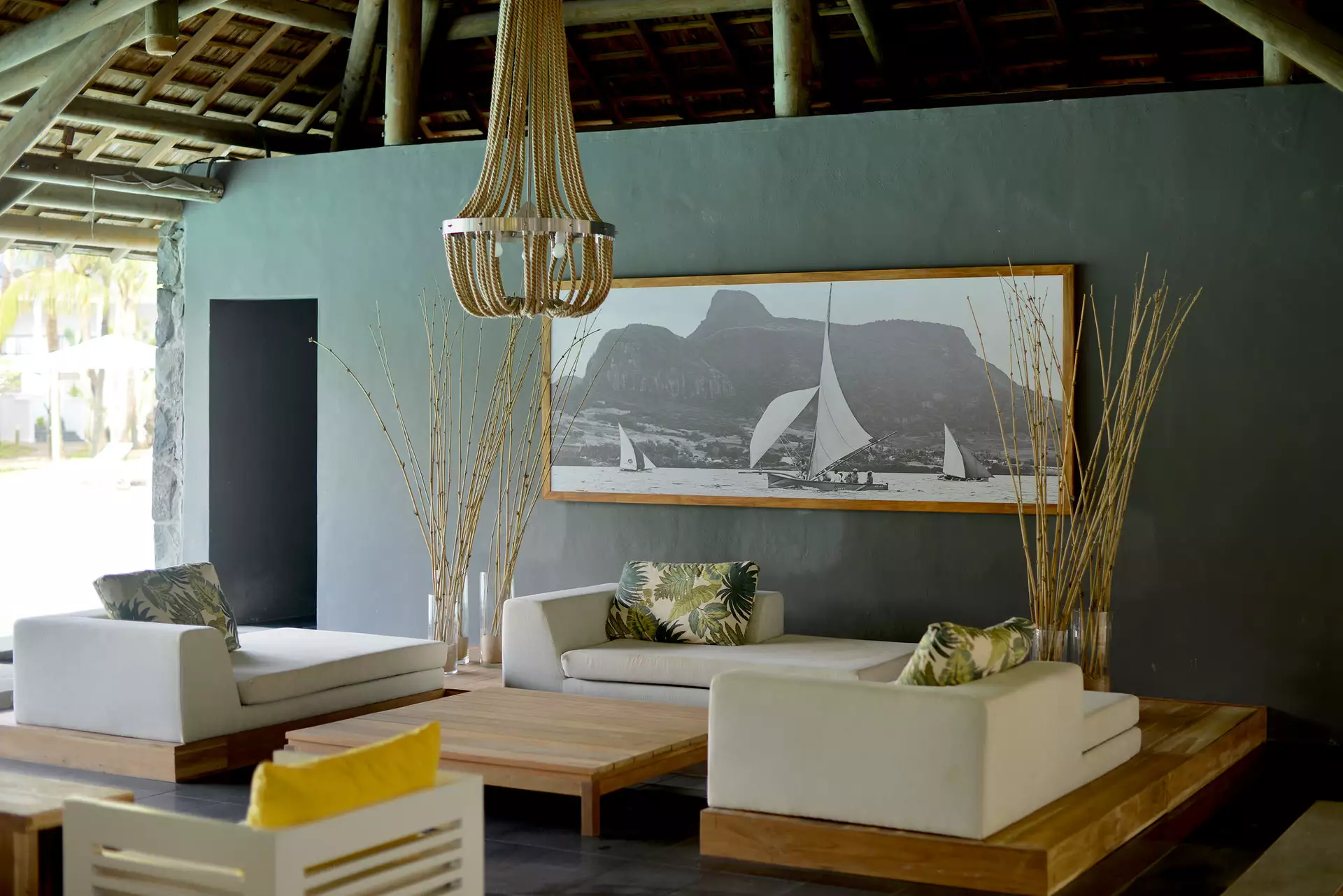 The Ravenala Attitude - Pool bar - mauritius.com.webp