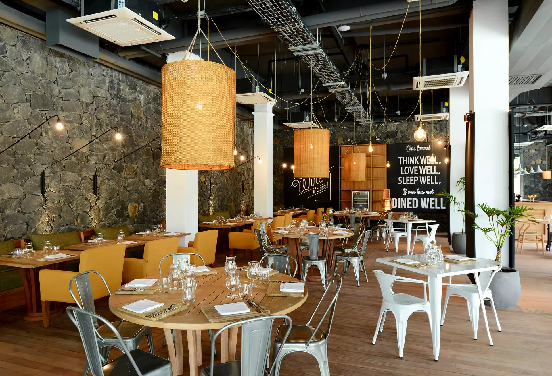 The Ravenala Attitude - restaurant The Bistrot - mauritius.com.webp