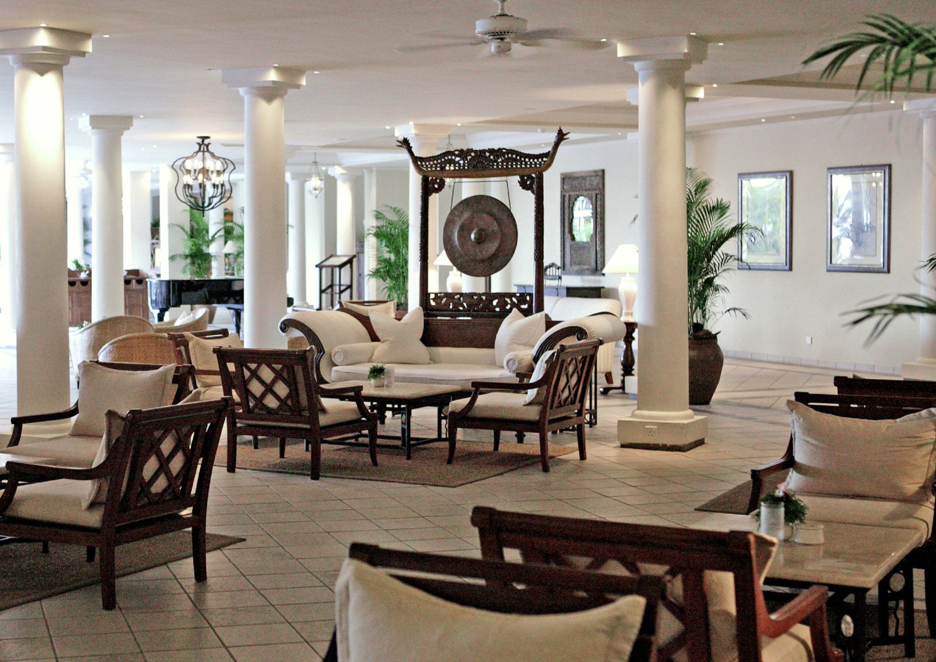 The Residence Mauritius - The Bar (PW0405).jpg