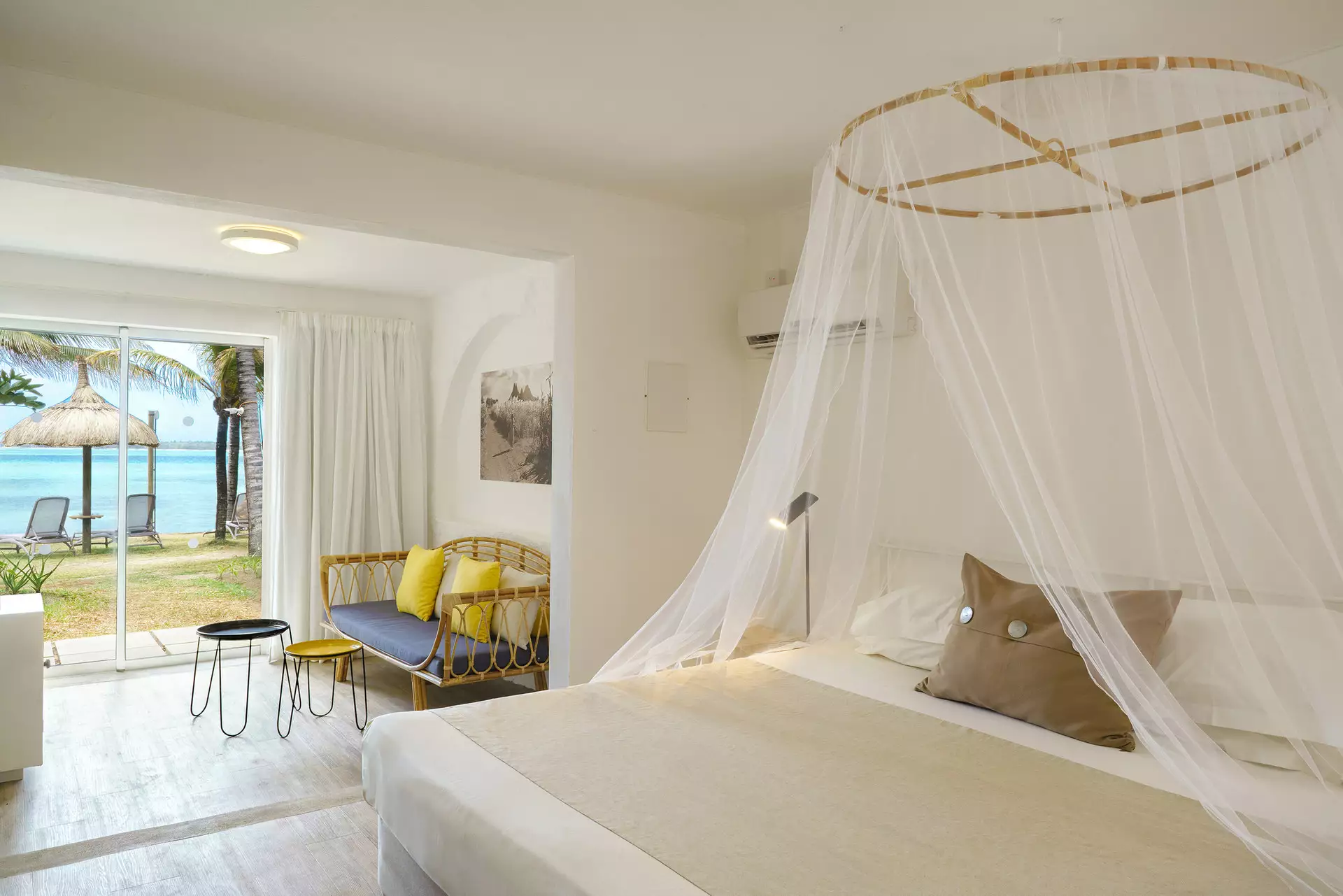 Tropical Attitude - Deluxe Couple Room Seafront - Mauritius.com.webp